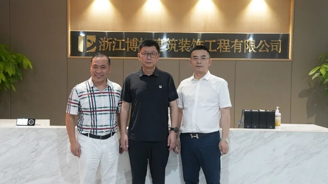 熱烈歡迎中華民族貿(mào)易促進(jìn)會(huì)藍(lán)軍會(huì)長、國醫(yī)葉瑋豪一行蒞臨博妍裝飾參觀指導(dǎo)